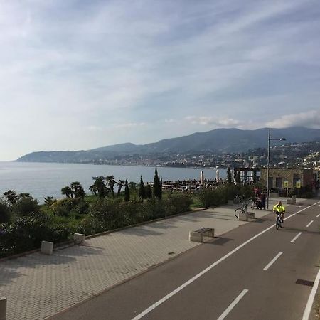 Casa Noemi, A Pochi Passi Dalle Spiagge E Dal Centro Di Arma Di Taggia. מראה חיצוני תמונה