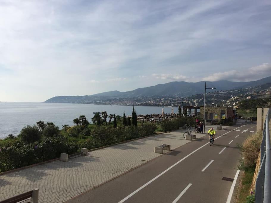 Casa Noemi, A Pochi Passi Dalle Spiagge E Dal Centro Di Arma Di Taggia. מראה חיצוני תמונה